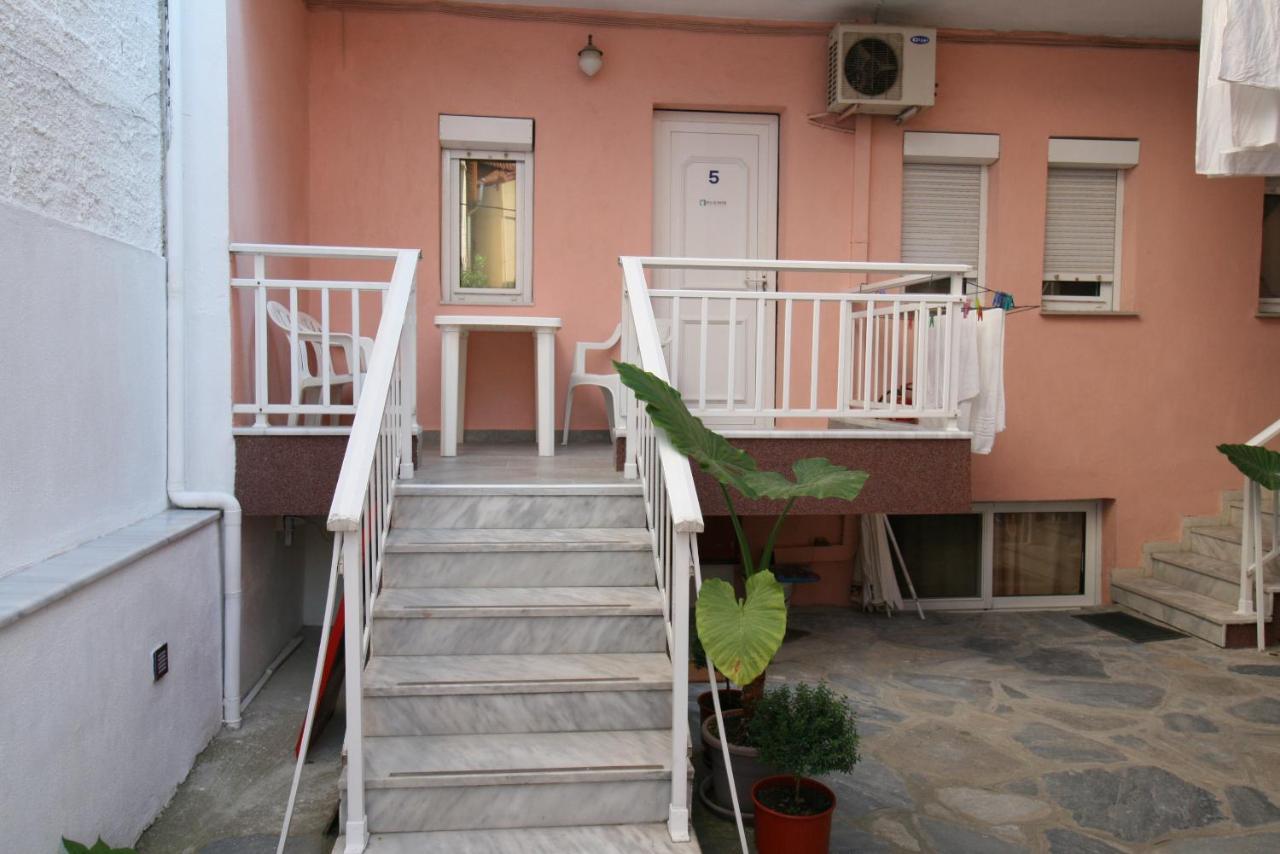 Sarti Center Studios Luaran gambar